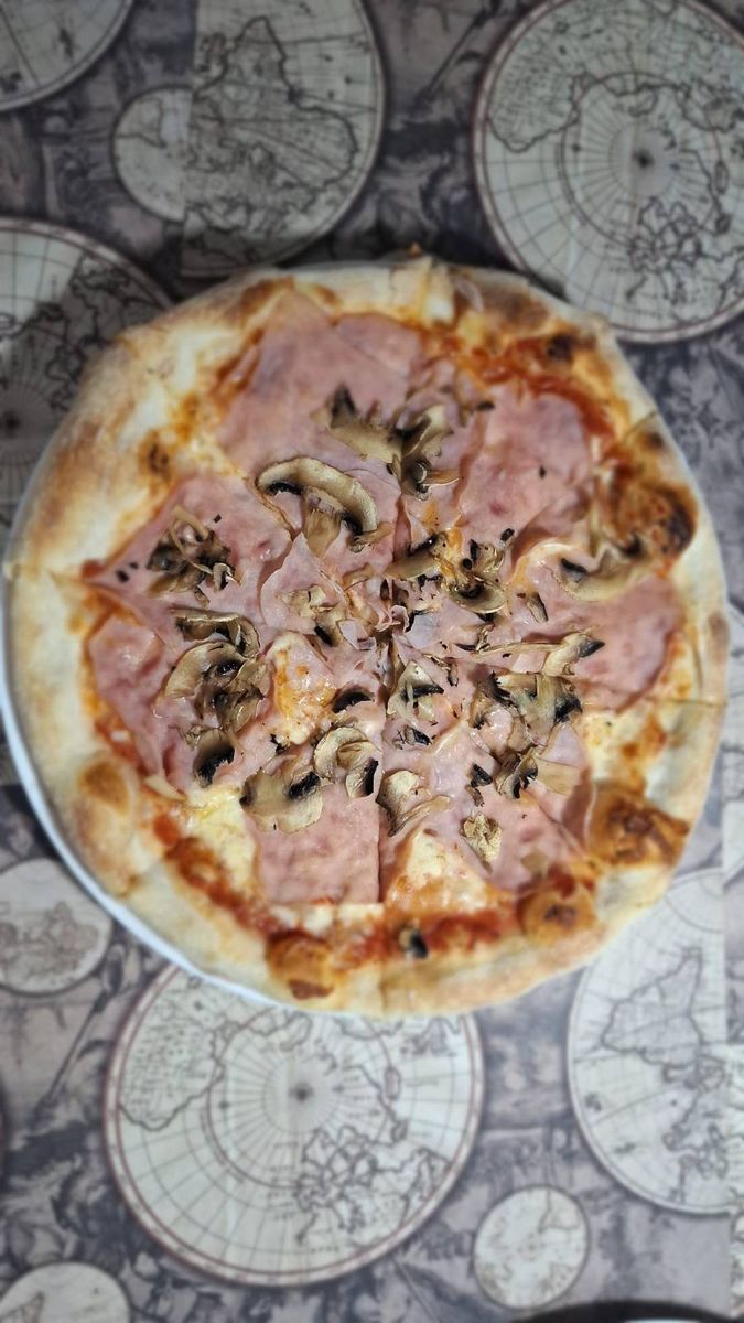 Pizza Prosciutto Fungi